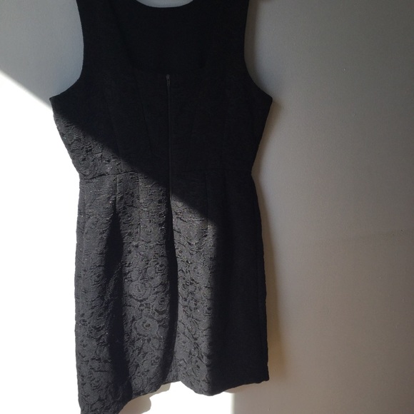 Black dress - Picture 3 of 3